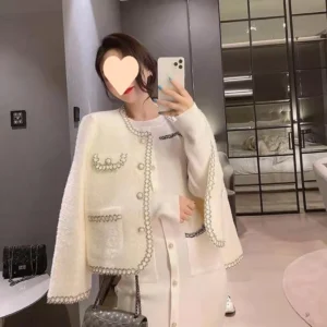 Áo khoác nhỏ thơm phong cách Pháp mùa thu đông mới cho phụ nữ, thanh lịch, đa năng, nhung giả lông chồn, áo cardigan ngắn mùa xuân thu
